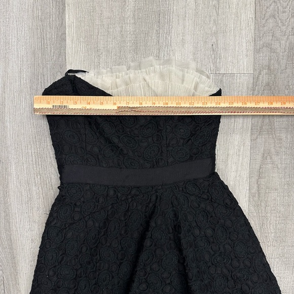 BCBGMAXAZRIA Strapless Black Lace Dress with White Pleated Trim fits like size 4 - Picture 10 of 11